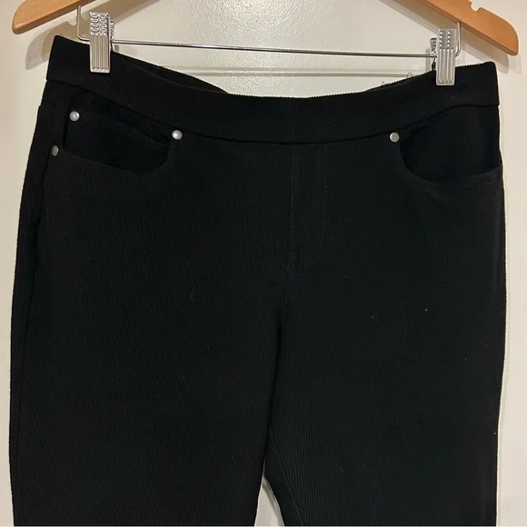 Eileen Fisher Corduroy Legging Pants
Black Size Medium Pull On comfy - Picture 2 of 8